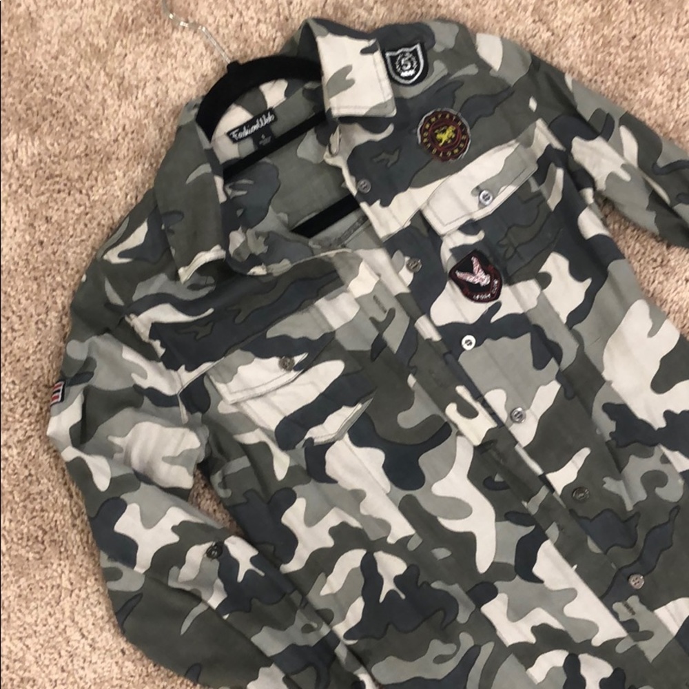 Button down army size small - Picture 3 of 4